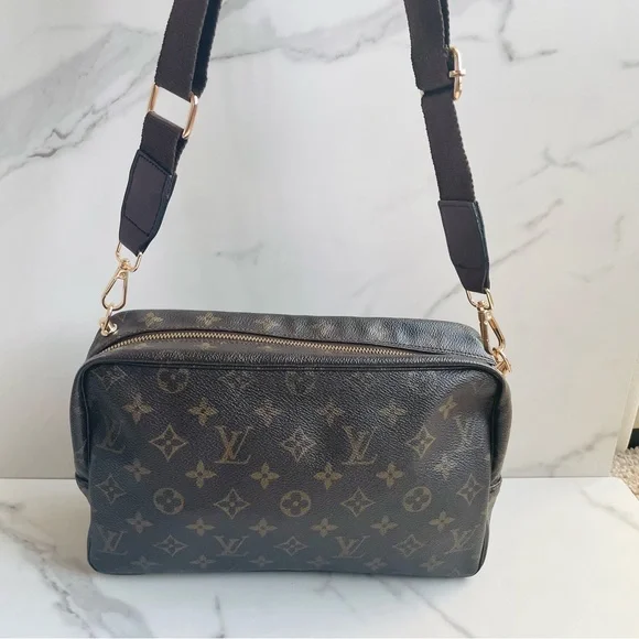 SOLD! Louis Vuitton Monogram hand-painted crossbody - Picture 7 of 14